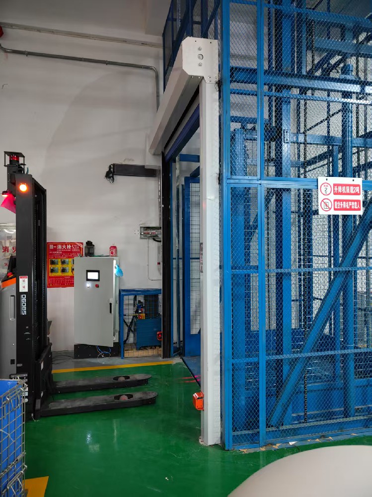 往復式提升機配套AGV